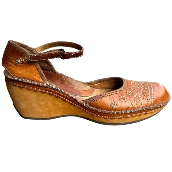 Clarks Artisan Collection Retro Mary Jane Style Leather Wedge Heels Women’s 7 - Picture 2 of 9